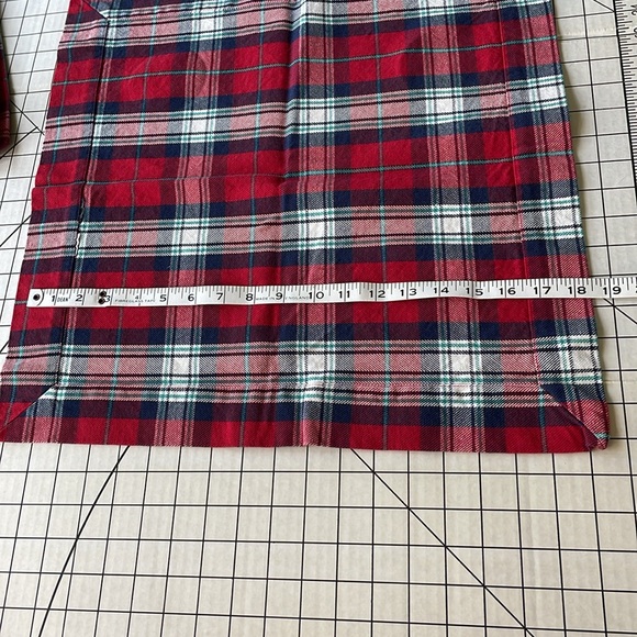 4 square (19" x 19"), red/white/blue plaid napkins - Picture 3 of 13